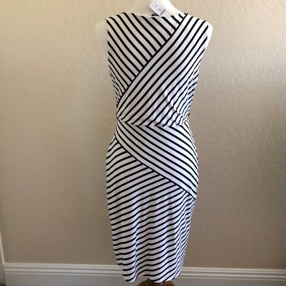 Instantly slimming black & white dress - Picture 3 of 5